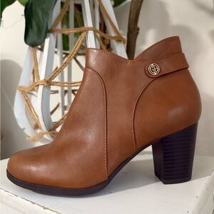 Giani Berini Leather Ankle Boots size 9.5